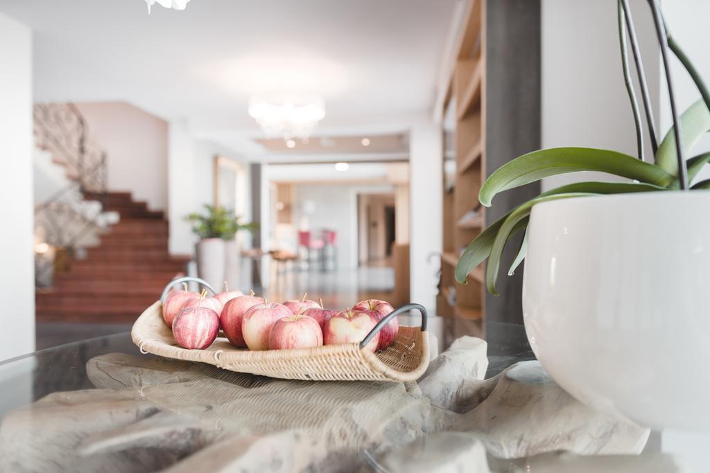 Hotel Tiefenbrunn Gardensuites & Breakfast Lana Luaran gambar