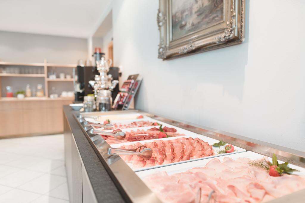 Hotel Tiefenbrunn Gardensuites & Breakfast Lana Luaran gambar