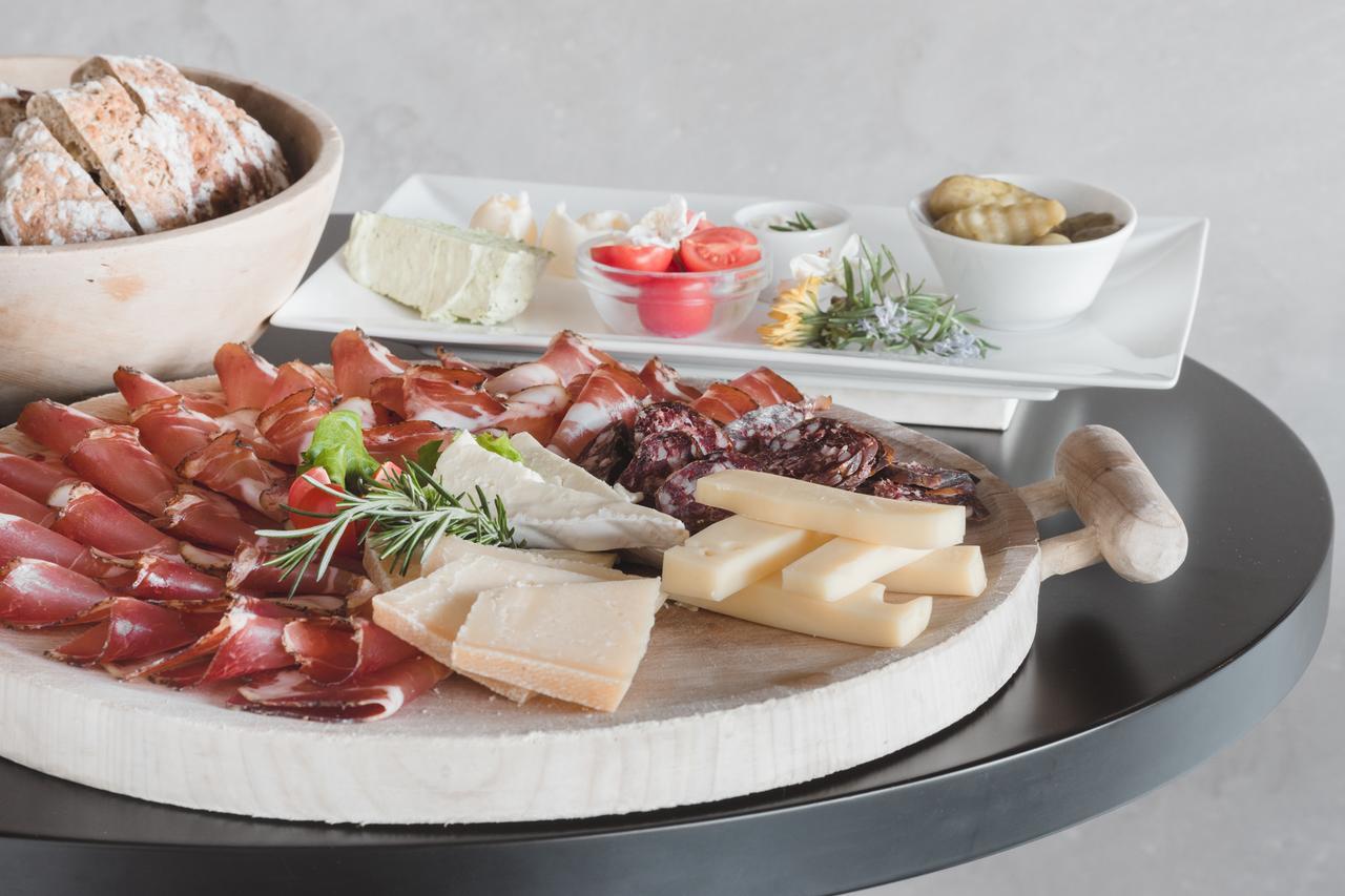 Hotel Tiefenbrunn Gardensuites & Breakfast Lana Luaran gambar